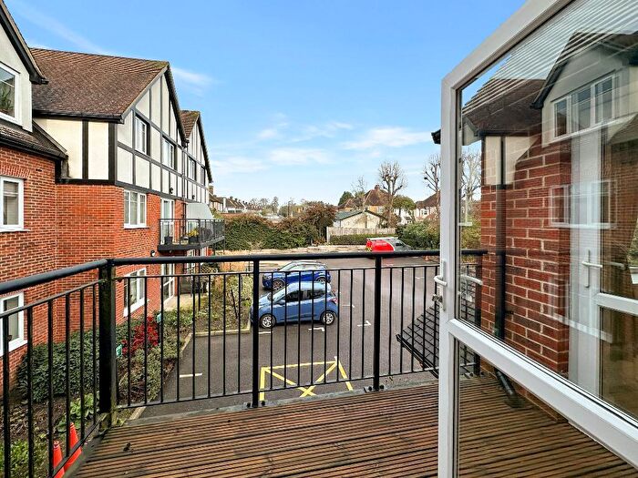 1 Bedroom Flat For Sale In Limpsfield Road, Sanderstead, Surrey, CR2