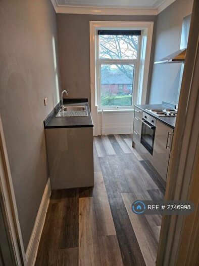 2 Bedroom Flat To Rent In Savile Park Road, Halifax, HX1