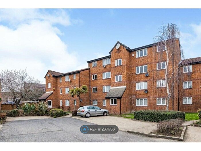 2 Bedroom Flat To Rent In John Silkin Lane, London, SE8