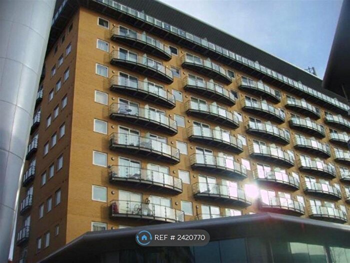 2 Bedroom Flat To Rent In High Street, Feltham, TW13