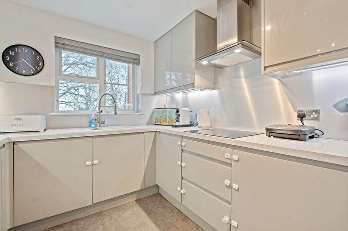 2 Bedroom Apartment For Sale In Alder Heights, Poole, BH12