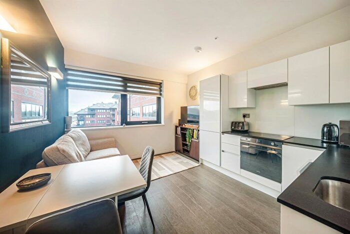 1 Bedroom Flat For Sale In Everard Close, St. Albans, AL1