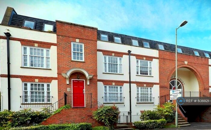 2 Bedroom Flat To Rent In Regents Court, Newbury, RG14