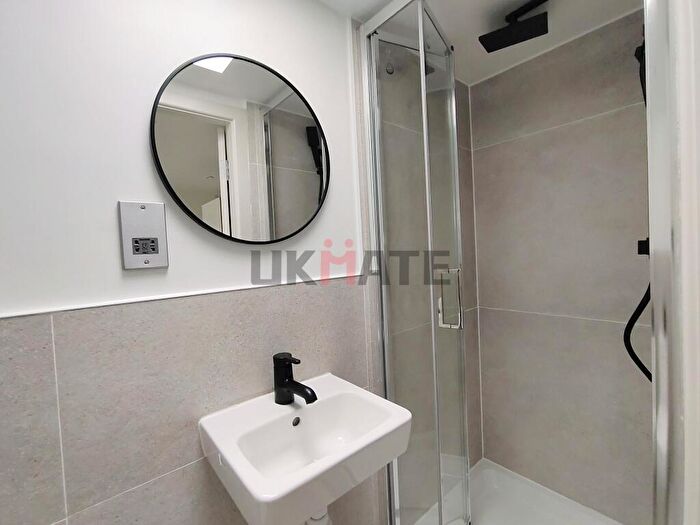 1 Bedroom Flat To Rent In Villiers Road, KT1
