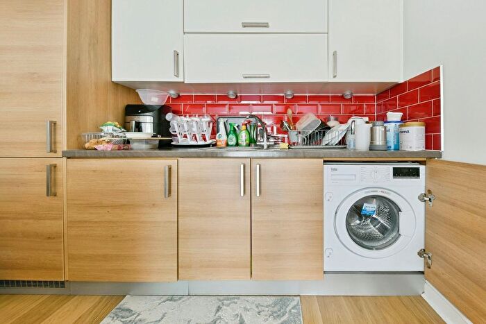 2 Bedroom Flat For Sale In Woolners Way, Stevenage, Hertfordshire, SG1