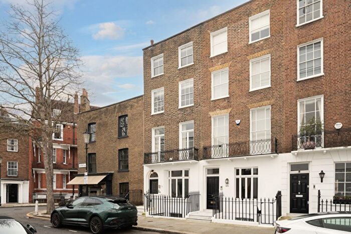 3 Bedroom Maisonette To Rent In Cadogan Place, London, SW1X