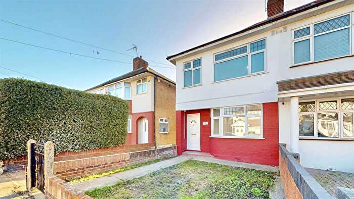 3 Bedroom Property To Rent In Carlton Avenue, Hayes, UB3