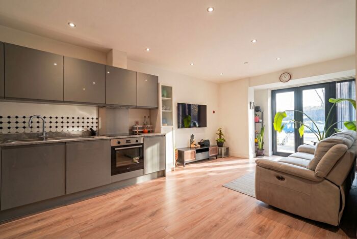 2 Bedroom Flat For Sale In Broadoaks, Streetsbrook Road, Solihull, B91