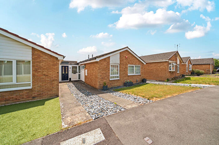 2 Bedroom Bungalow For Sale In Barleyfield Way, Houghton Regis, Dunstable, LU5