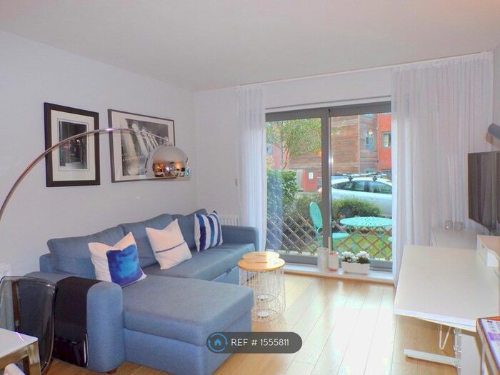 2 Bedroom Flat To Rent In St Georges Grove, London, SW17