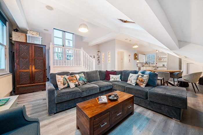 3 Bedroom Flat To Rent In Edge Hill, Wimbledon, London, SW19