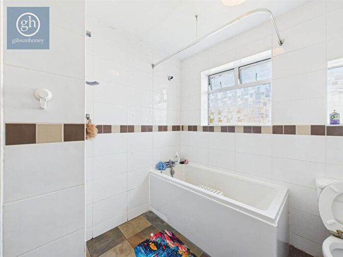 3 Bedroom End Of Terrace House To Rent In Hedgerley Gardens, Greenford, Middlesex, UB6