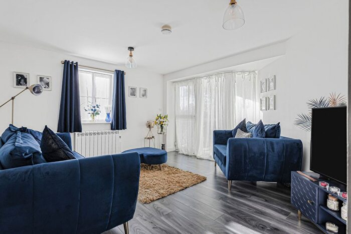 2 Bedroom Flat For Sale In Richard Hillary Close, Ashford, TN24