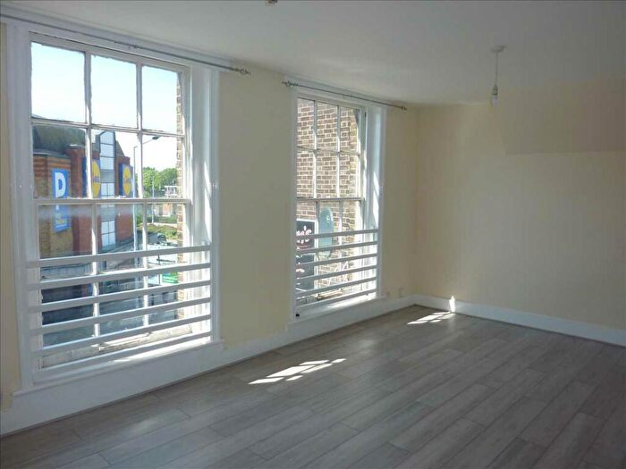 2 Bedroom Flat To Rent In Fore Street, London, N18