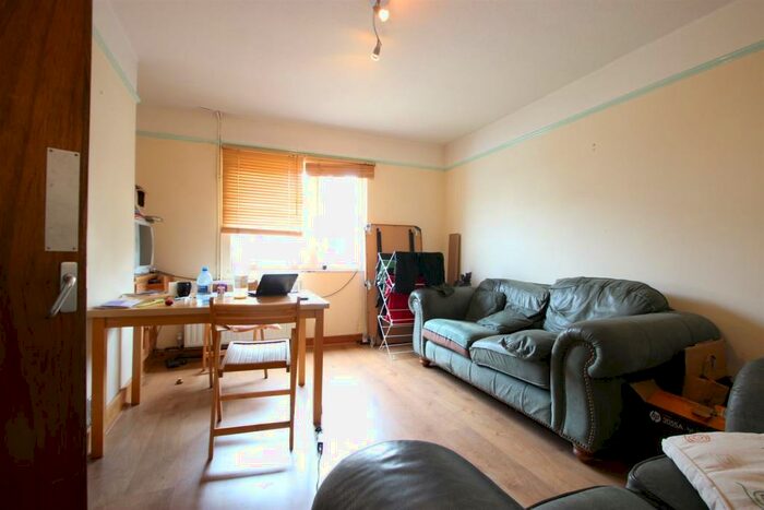 6 Bedroom House To Rent In Addison Crescent, Cowley, OX4