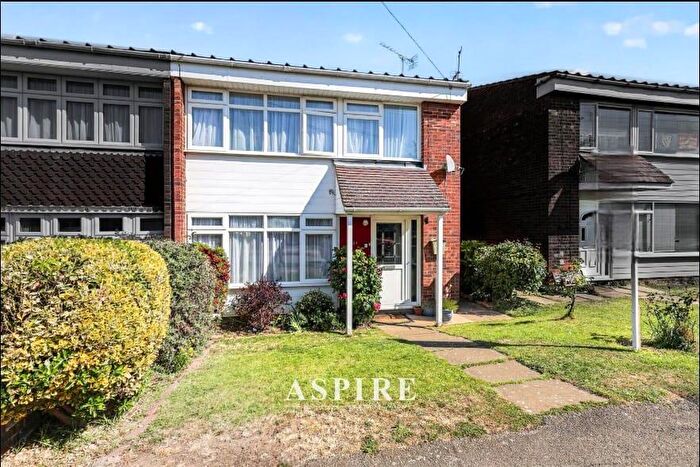 3 Bedroom Semi-Detached House For Sale In Woodside Avenue, Benfleet, SS7