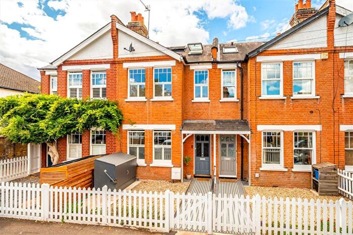 3 Bedroom Property For Sale In Blackmores Grove, Teddington, TW11