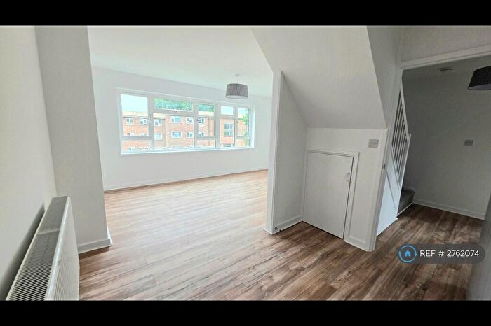 3 Bedroom Maisonette To Rent In Bullfield Avenue, Coventry, CV4