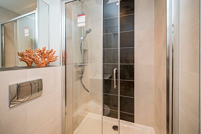 1 Bedroom Flat For Sale In Elm House, The Grove, Slough, SL1
