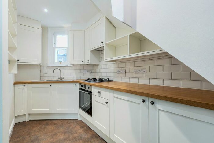 Studio To Rent In Bloom Park Road, London, SW6