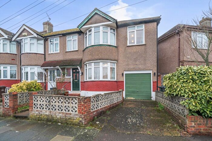 3 Bedroom Semi-Detached House To Rent In Cumberland Drive Dartford, DA1