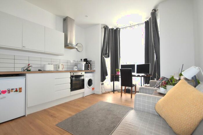 1 Bedroom Flat To Rent In Victoria Road South, Southsea, PO5