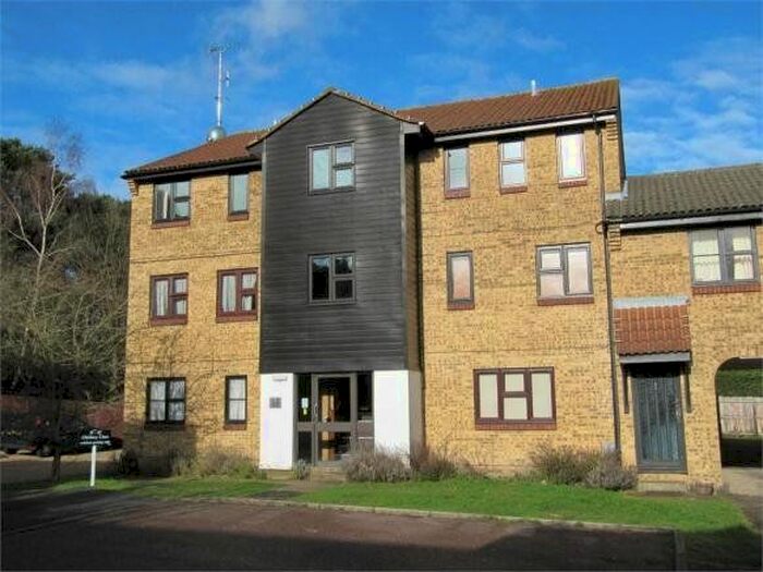 Studio To Rent In Chisbury Close, Bracknell RG12