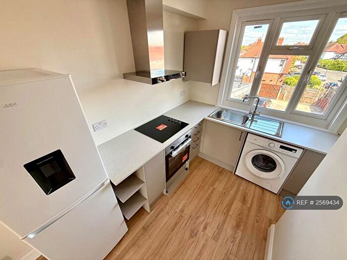 2 Bedroom Flat To Rent In East Lane, Wembley, HA0