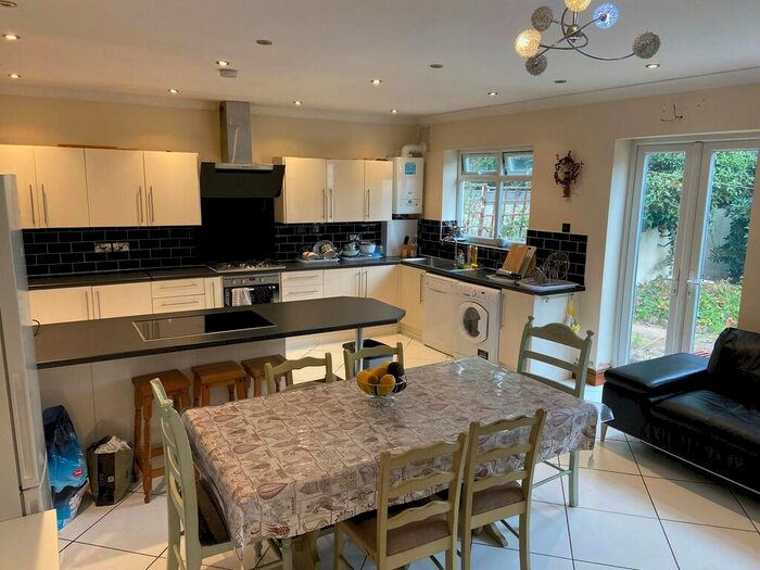 6 Bedroom Detached House To Rent In City Road, Dunkirk, NG7