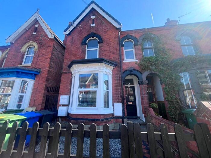 2 Bedroom Flat To Rent In Legsby Avenue, Grimsby, DN32