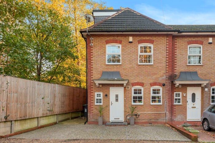 4 Bedroom End Of Terrace House To Rent In Farley Mews London, SE6