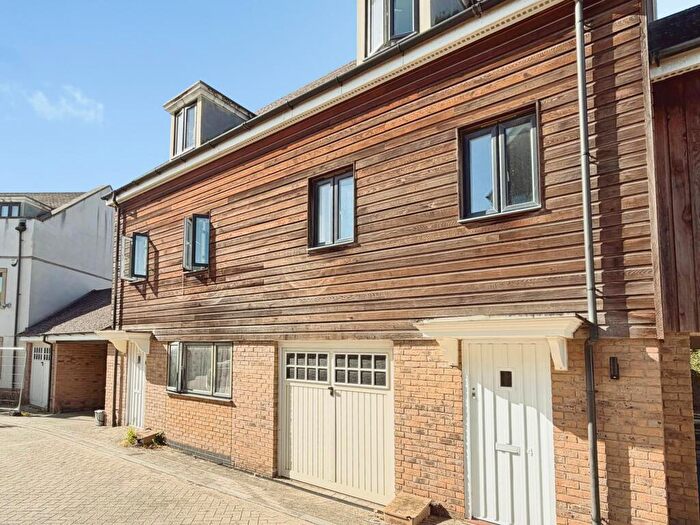 3 Bedroom Town House For Sale In Rosehip Road, Orchard Park, Cambridge, CB4