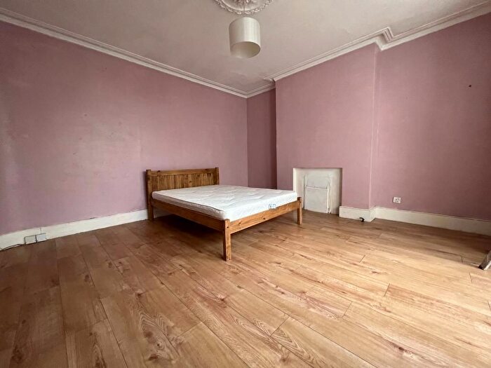 1 Bedroom Flat To Rent In Brackenbury Gardens, London, W6