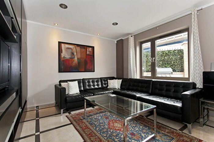 2 Bedroom Flat To Rent In Fletcher Street, Shadwell, London, E1