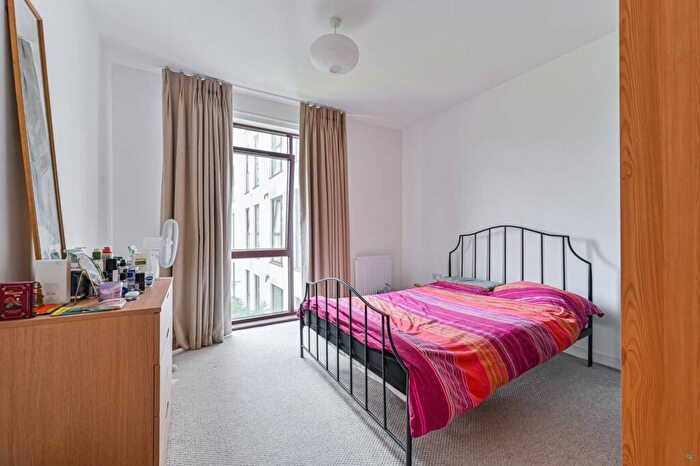 2 Bedroom Flat To Rent In Gibson Road, Kennington, London, SE11
