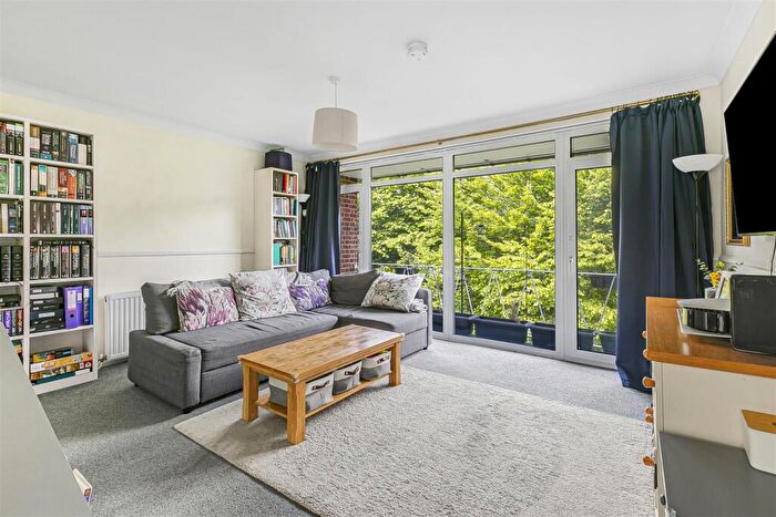 2 Bedroom Flat For Sale In Devonshire Avenue, Sutton, SM2