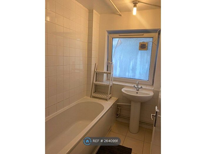 4 Bedroom Flat To Rent In Woodville House, London, SE1
