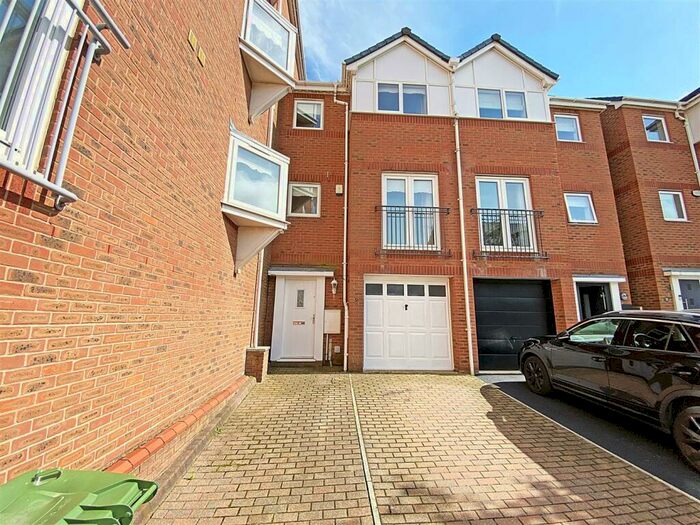 4 Bedroom Semi-Detached House To Rent In The Knowles, Blundellsands Road West, Blundellsands, L23