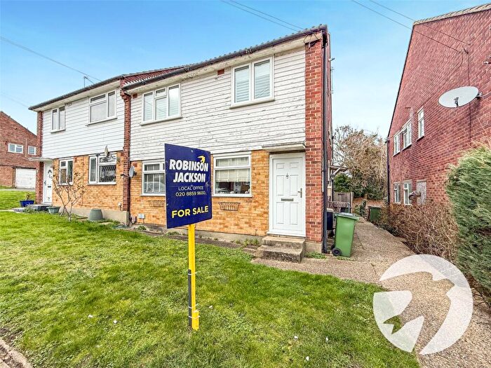 2 Bedroom Maisonette For Sale In High Point, London, SE9