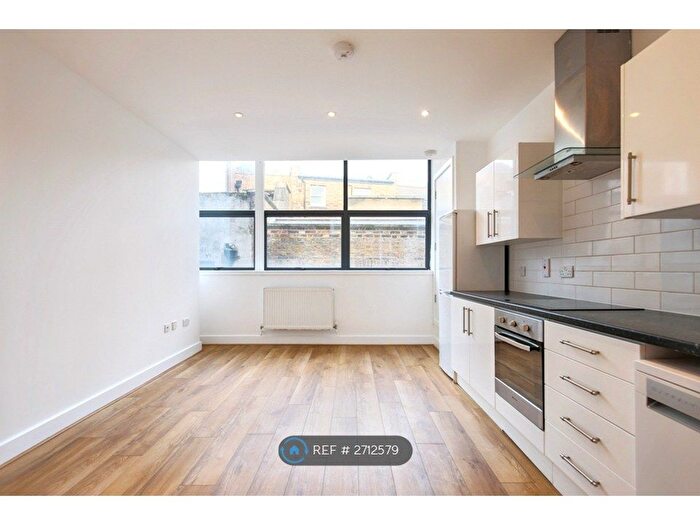2 Bedroom Flat To Rent In White Church Passage, London, E1