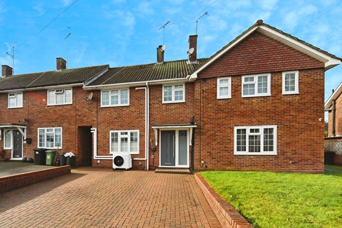 3 Bedroom Terraced House For Sale In Pondfield Lane, Brentwood, Essex, CM13