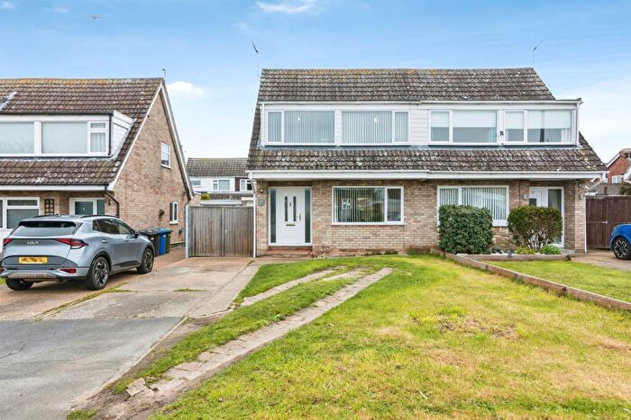 3 Bedroom Semi Detached House For Sale In Herons Close, Lowestoft, NR32