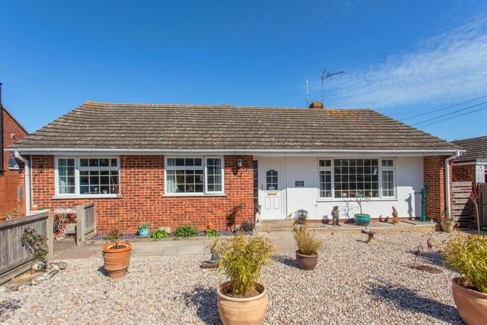 3 Bedroom Detached Bungalow For Sale In School Lane, Stourmouth, CT3