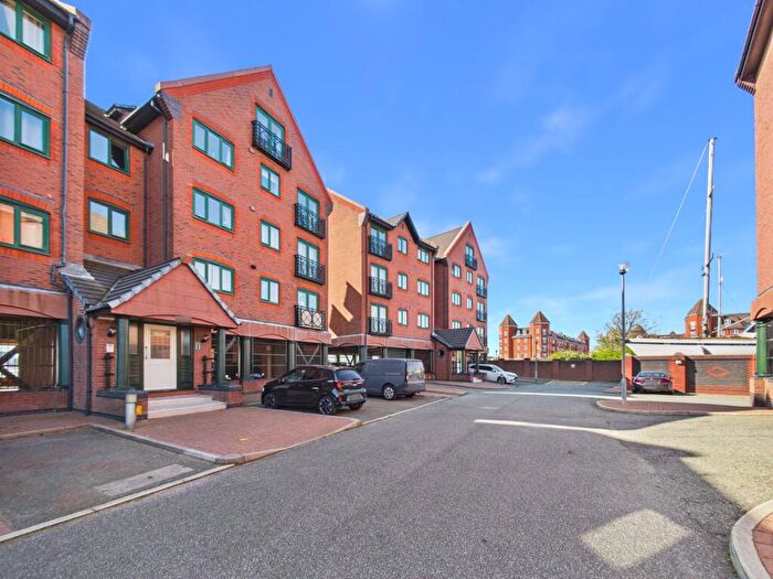 2 Bedroom Apartment For Sale In South Ferry Quay, Liverpool., L3