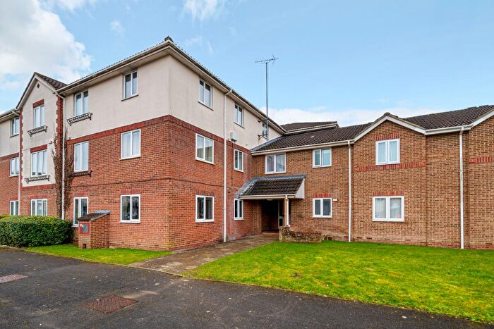 2 Bedroom Flat For Sale In Garden Close, Andover, SP10