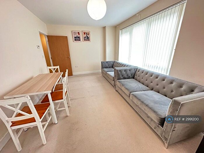 2 Bedroom Flat To Rent In Denver Court, London, NW9