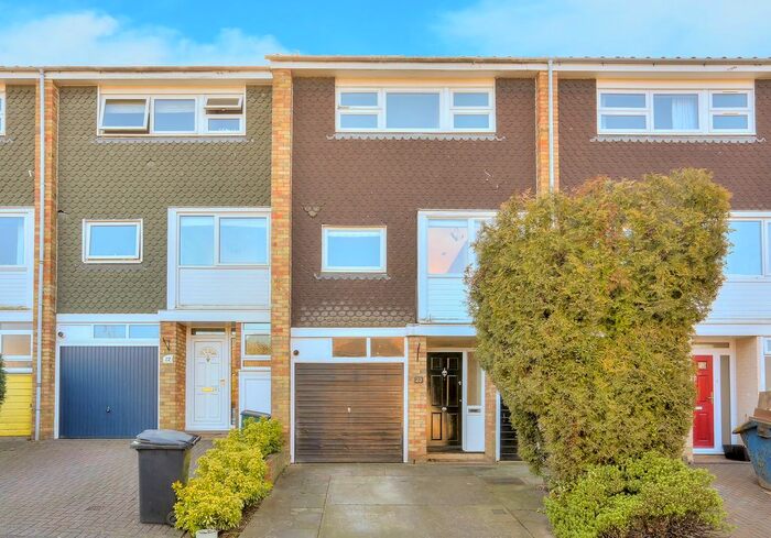 3 Bedroom Detached House To Rent In Haddon Court, Shakespeare Road, Harpenden, Herts, AL5