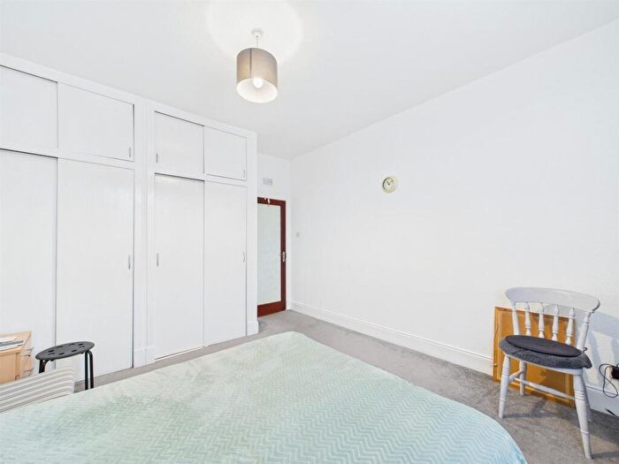 2 Bedroom Flat For Sale In / Dunkeld Road, Perth, PH1
