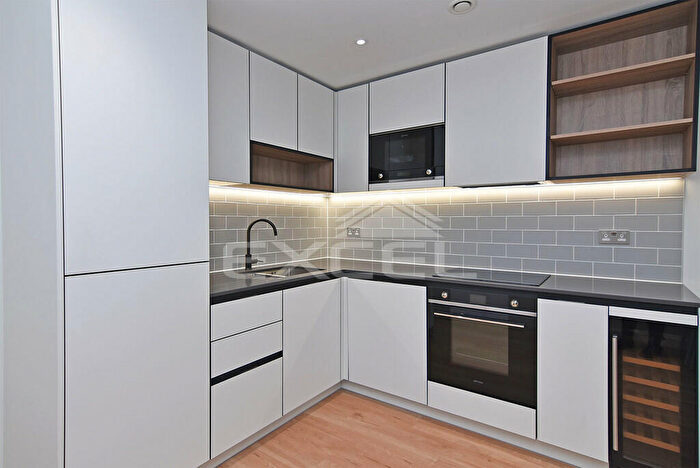 2 Bedroom Apartment To Rent In Mountfield Rd, Finchley Central, London, N3