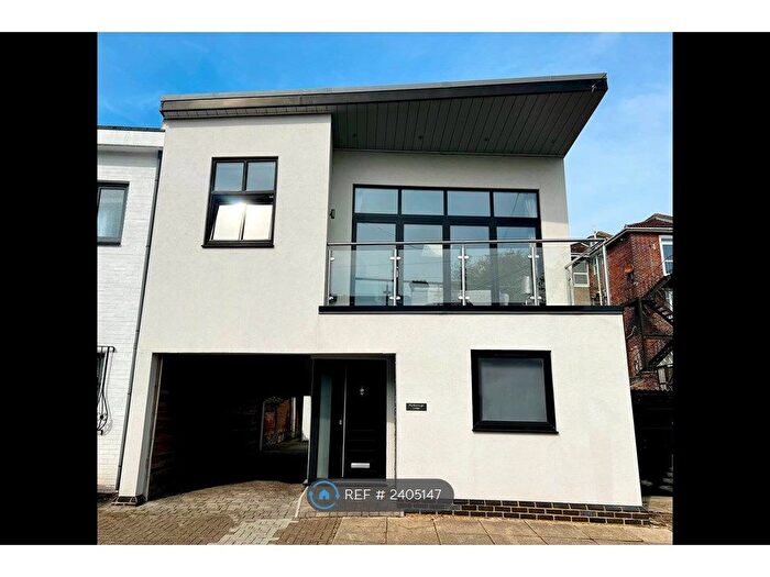 2 Bedroom Flat To Rent In Clarence Road, Southsea, PO5